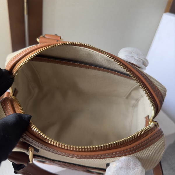 スーパーコピーブランドバッグ着用イメージ